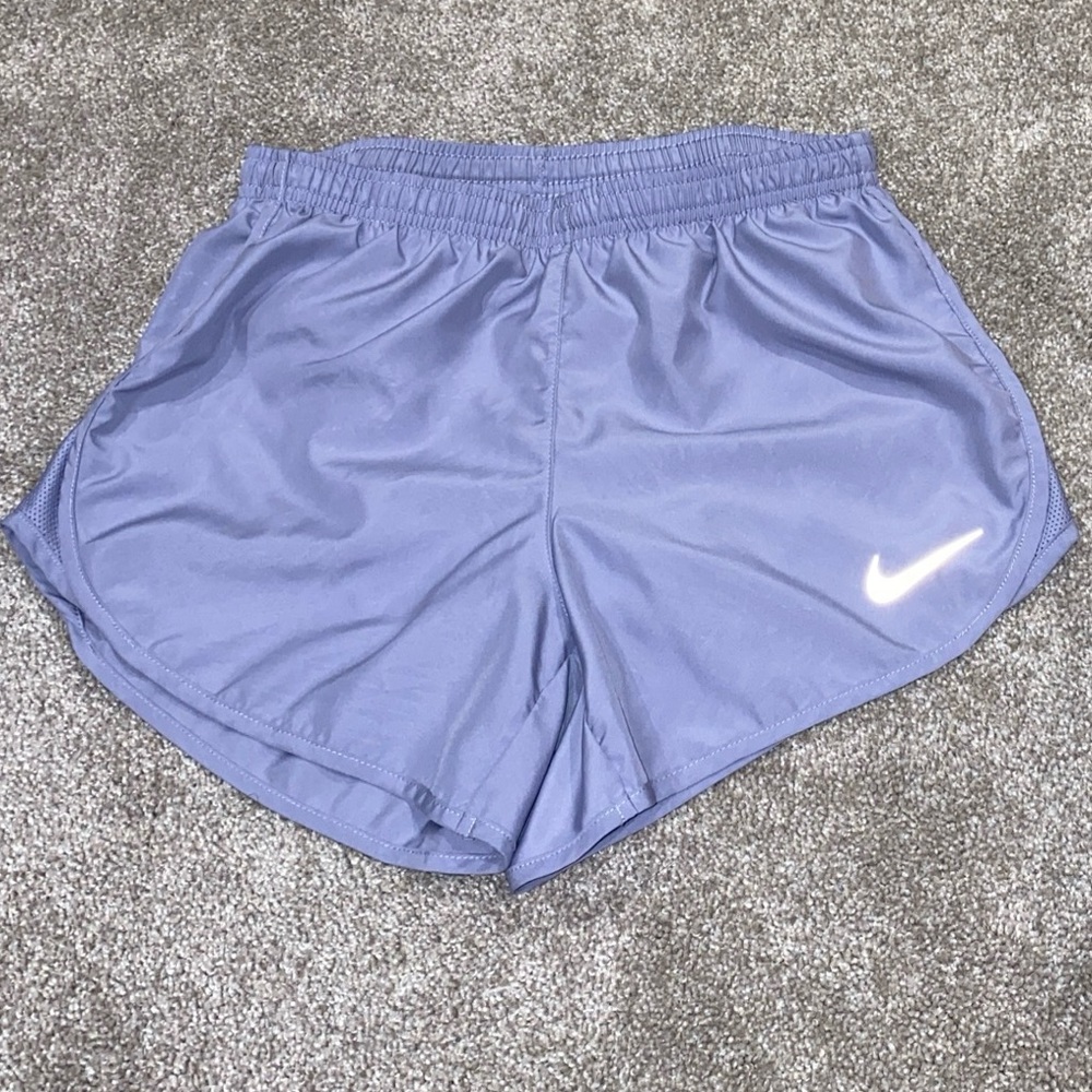 Nike Woman’s Running Shorts Size XS Built In Liner Lavender Faint White Design